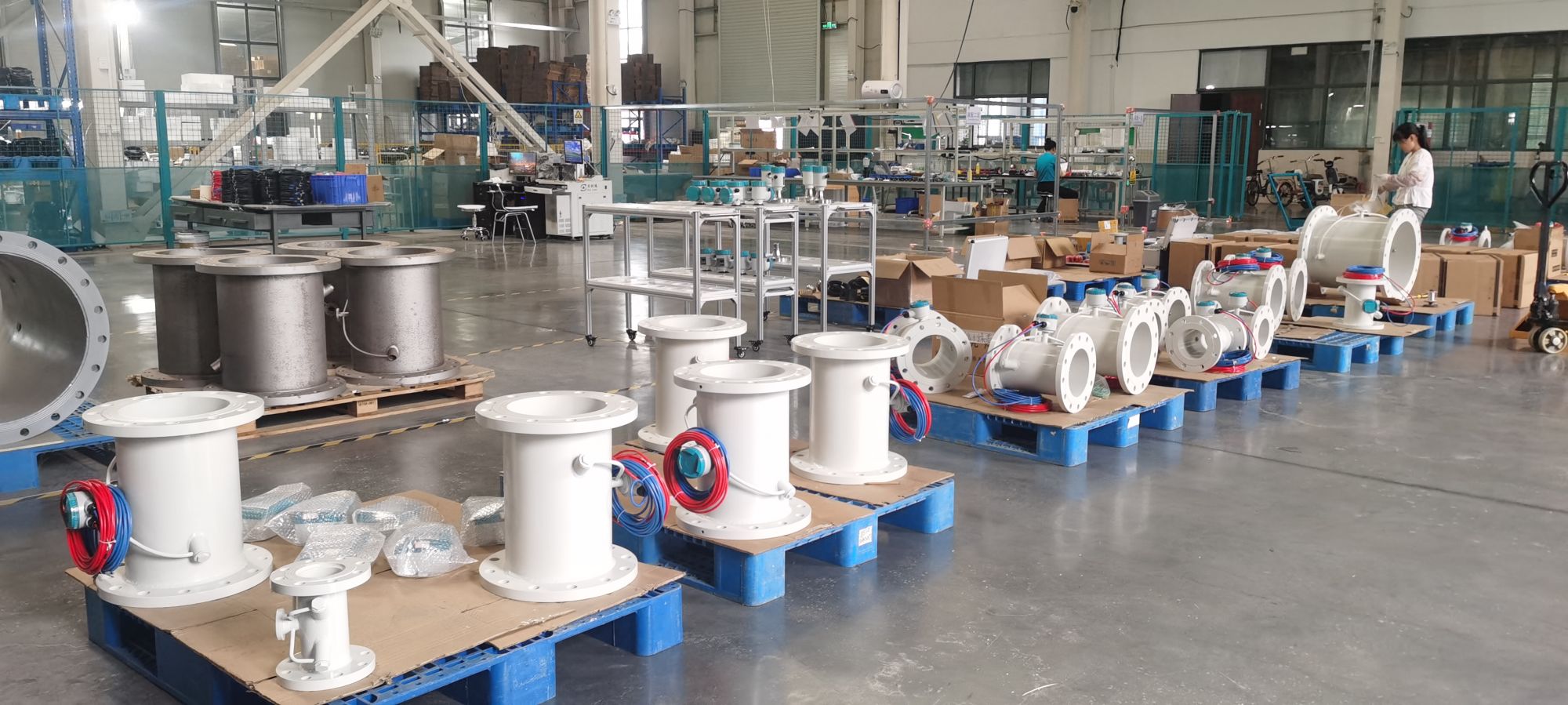 Inline ultrasonic flow meter delivery